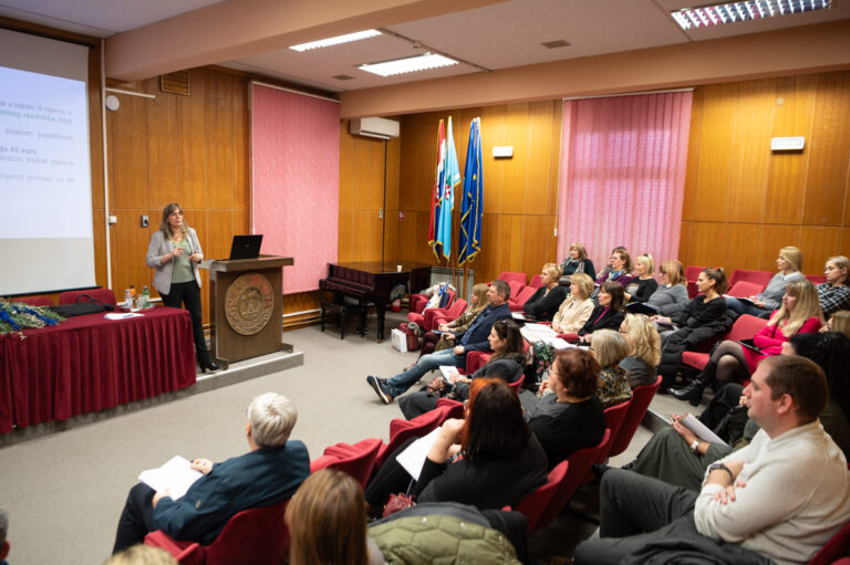 Seminar ”Porezne aktualnosti i priprema za završni obračun” okupio veliki broj zainteresiranih obrtnika